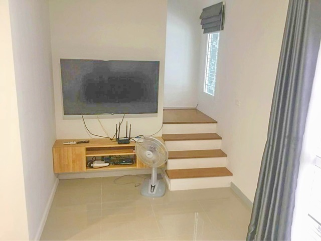 เมืองทองธานี  1.4 กม. 4 นอน MRTรถไฟฟ้าสีชมพู 4 แอร์ ทางด่วน ถ.ติวานนท์-ปากเกร็ด  ให้เช่า ทาวน์โฮม Modern 2 น้ำ 162ตร.ม.21 ตร.วา.