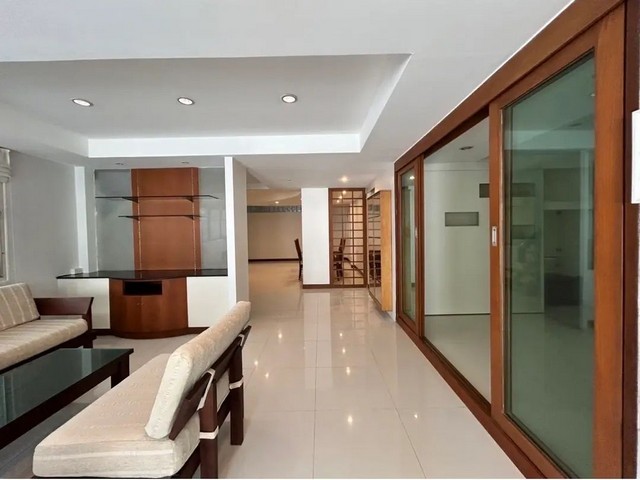 ให้เช่าบ้านเดี่ยว 2 ชั้น 63 ตรว. ทรงโมเดิร์น หมู่บ้านเสรี พระรามเก้า 43 รีโนเวทใหม่ ใกล้ The Nine พระราม 9 และตลาดเสรี มาร์เก๊ต