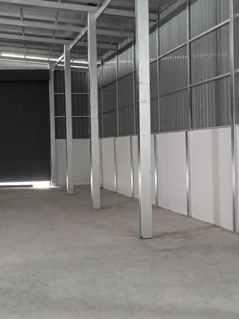 EPL-WH0833 ให้เช่าโกดังสร้างใหม่  ถนนเพิ่มสิน 41 ย่านสายไหม รามอินทรา ขนาด 360 ตรม ไฟฟ้า 3 เฟส ห้องน้ำ 3 ห้อง จอดรถยนต์นอกโกดังได้ 4 คัน