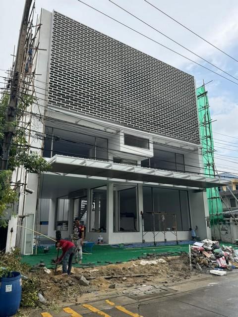 ให้เช่าโฮมออฟฟิศ 3 ชั้นสร้างใหม่ Style Modern ใกล้ BTS อุดมสุข และศรีอุดม พร้อมชั้นดาดฟ้า พื้นที่รวม 1000 ตรม. สุขุมวิท 103 อุดมสุข 27