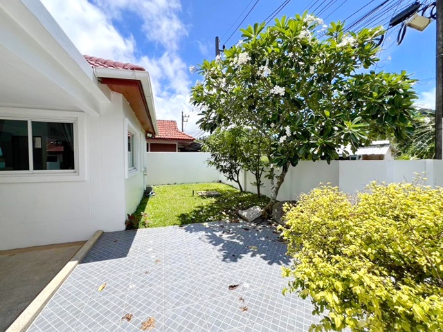 เฟอร์ครบ ให้เช่า พลูวิลล่าบ้าน PTT กะทู้ หาดป่าตอง 9นาที รร.นานาชาติเฮดสตาร์ท  3.5 กม.3นอน  แม็คโคร ภูเก็ต  รักสัตว์ 50ตรว. 200 ตรม.