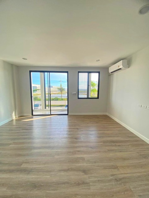 ให้เช่าโฮมออฟฟิศ 3 ชั้น บ้านโพธิ์ ใกล้ทางด่วนมอเตอร์  นิคมอุตสาหกรรม TFD 4 นอน 3 น้ำ 2 แอร์  239 ตร.ม.60 ตร.วา. บางปะกงริเวอร์ ฉะเชิงเทรา