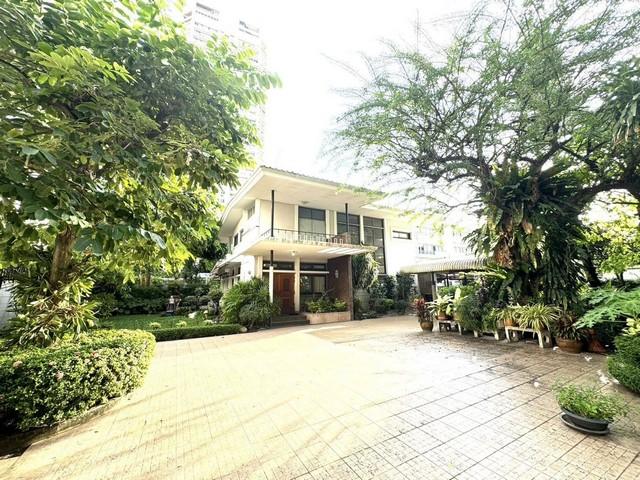 EPL-HR3860 ให้เช่าบ้านเดี่ยว 2 ชั้น ย่านสุขุมวิท เอกมัย ซอย 28 พื้นที่ขนาดใหญ่ เนื้อที่ 280 ตารางวา พื้นที่ใช้สอยประมาณ 600 ตร.ม. 3 ห้องนอน 