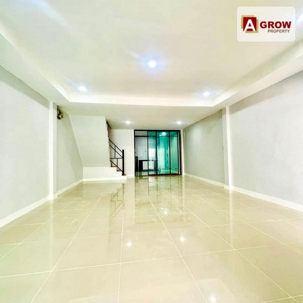 ม.จันทิมาธารี บ้านพร้อมอยู่รีโนเวทและตกแต่งใหม่ ปูกระเบี้อง เปลี่ยนสุขภัณฑ์ใหม่ทั้งหลัง