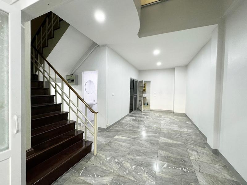 ขายทาวน์โฮม 4 ชั้น 300 ตร.ม. 5 ห้องนอน หมู่บ้านวราธรวิลล์ พัฒนาการ44 ย่านพัฒนาการ ศรีนครินทร์ คลองตัน พร้อมอยู่