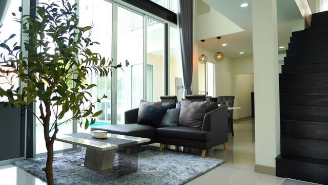 พูลวิลล่า 2 ชั้น สไตล์โมเดิร์น หนองผึ้ง สารภี