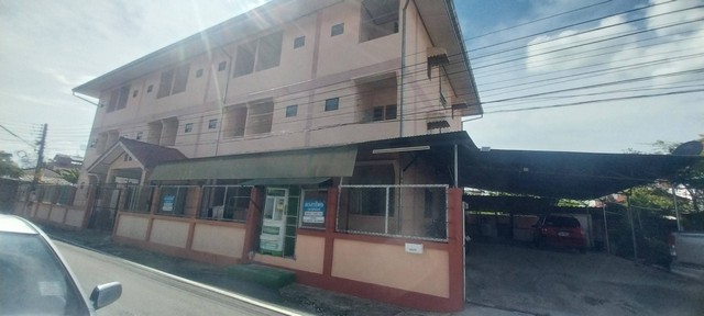 ขายหอพักหน้า ม.ราชภัฏลำปาง  พื้นที่1งาน 57.5 ตารางวา  38 ห้อง  ชมพู  เมือง  ลำปาง   ZN626