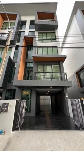 PB4787 ให้เช่าโฮมออฟฟิศ 5 ชั้น ย่านกรุงเทพกรีฑา จอดรถในตัวบ้านได้ 3 คัน ที่ตั้งเขตบางกะปิ 