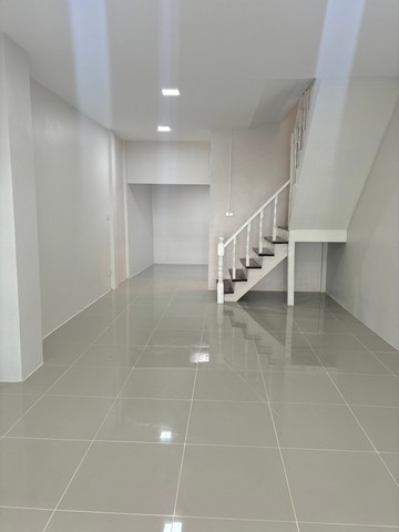 ขายด่วน ทาวน์เฮ้า รีโนเวทใหม่ บางกรวย ไทรน้อย 1.29 ลบ.  ฟรีโอน