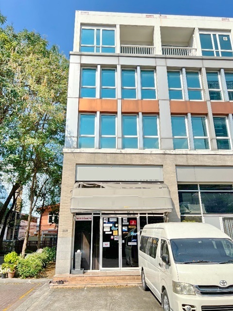 ให้เช่าอาคารพาณิชย์ 4.5 ชั้น BTS ธนบุรี Iconsiam BTSวงเวียนใหญ่ ทำเลดีมาก ป้ายโฆษณาLED 8นอน 4 น้ำ 400 ตร.ม. 35 ตร.วา.