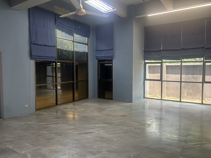 BH3173  ให้เช่า Home Office 3 ชั้นครึ่ง ใน Town in Town ซอย 5 พื้นที่ใช้สอย: 400 ตร.ม. ใกล้เคียงเดอะมอลล์ รามคำแหง