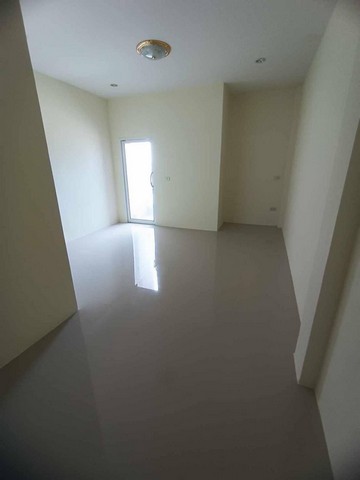 ขายอาคารพาณิชย์  3 ชั้น  ทจำนวน 3 ห้องนอน 3 ห้องน้ำ ต.ทับมา อ.เมือง จ.ระยองที่ตั้ง : 69/3 หมู่3 ต.ทับมา อ.เมือง จ.ระยองขนาดพื้นที่ :  21 ตารางวารายละเอียดขายอาคารพาณิชย์  3 ชั้น ราคา 7ล้านบาทจำนวน 3 ห้องนอน 3 ห้องน้ำขนาด 21 ตร.วาสถานที่ใกล้เคียง - ใกล้ โฮมโปร 200 เมตร- ห้างเซ็นทรัล 500 เมตร- อยู่บนถนน สาย36ราคาขาย 7,000,000 บาทสนใจติดต่อ (เจ้าของขายเอง)คุณปูโทร 093-2624789  096-9789546IDLine:poo999