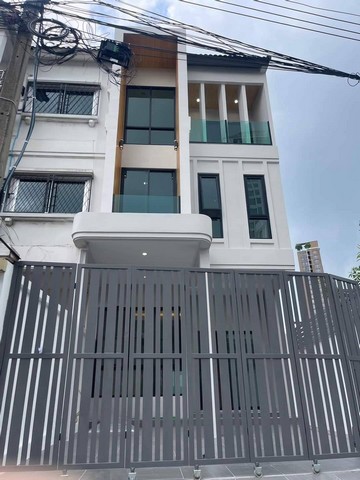 รหัสทรัพย์ R3187 ขาย ทาวน์โฮม 3 ชั้น ทำเลใกล้ BTS พระโขนง ตกแต่งใหม่ ย่านสุขุมวิท 69