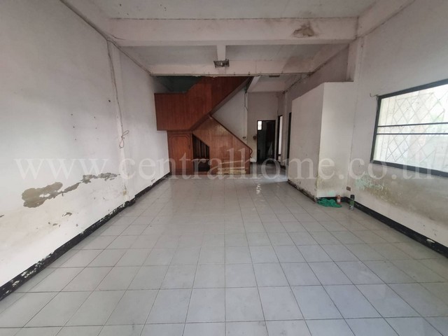 ทาวน์เฮ้าส์ หมู่บ้านทองสถิตย์ วิลล่า 52 ซอยพหลโยธิน 52  