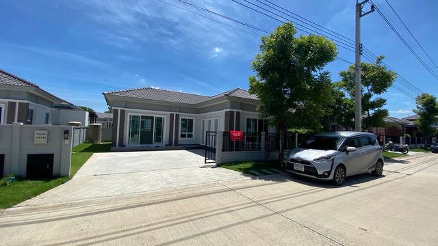 ขายด่วน ซื้อเลย  ราคาดีสุด! เซนโทร รังสิต คลอง 4-วงแหวน บ้านเดี่ยวพร้อมอยู่  ขายในราคาเพียง 3,390,000 บาทขนาด 50 ตร.ว. 2ห้องนอน  2 ห้องน้ำ  ขายราคา เพียง 3,390,000 ล้าน เท่านั้น!บริษัท Home Property consulting Co.,Ltd.สอบถาม นัดชมบ้าน ติดต่อ วอ Agentโทร  088-979-1479- ราคาขายตั้งถูกกว่าตลาดทั่วไป- สิ่งอำนวยความสะดวกครบครันที่ตั้งถ.รังสิต นครนายก อ.ธัญบุรี จ.ปทุมธานี::จุดเด่นของโครงการ::Centro รังสิต คลอง 4-วงแหวน จาก AP Thaila