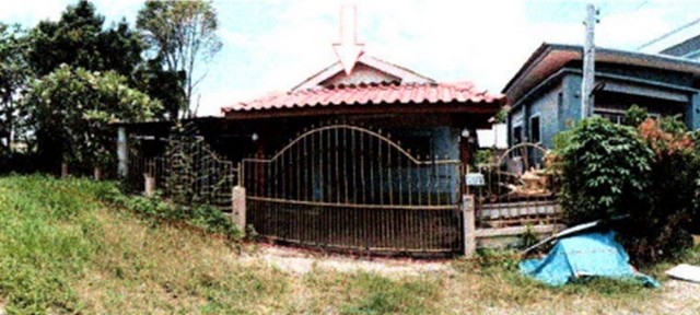   Code ID : PGCRI-LB-A-660013  ราคา  1,650,000  บาท ▸ เนื้อที่ 81 ตร.ว พื้นที่ใช้สอย 198.25 ตร.ม.   ▸ 2 ห้องนอน 2 ห้องน้ำ    ▸ 1 ที่จอดรถ   บ้านหันไปทางทิศตะวันตกเฉียงใต้  พิกัดทรัพย์ :  https://maps.app.goo.gl/CWnnbbizUzb61nZ58  สถานที่ใกล้เคียง ▸ใกล้  โฮมโปร เชียงราย ▸ใกล้  ดูโฮม เชียงราย ▸ใกล้  โรงพยาบาลสมเด็จพระญาณสังวร ▸ใกล้  เซ็นทรัล เชียงราย  สอบถามเพิ่มเติม / นัดชม โทร. 097-419-5982(พลอย) โทร. 096-932-4624(ออมสิน) Line : @panaya (มี@ด้านหน้า)  ปรึกษาสินเชื่อ