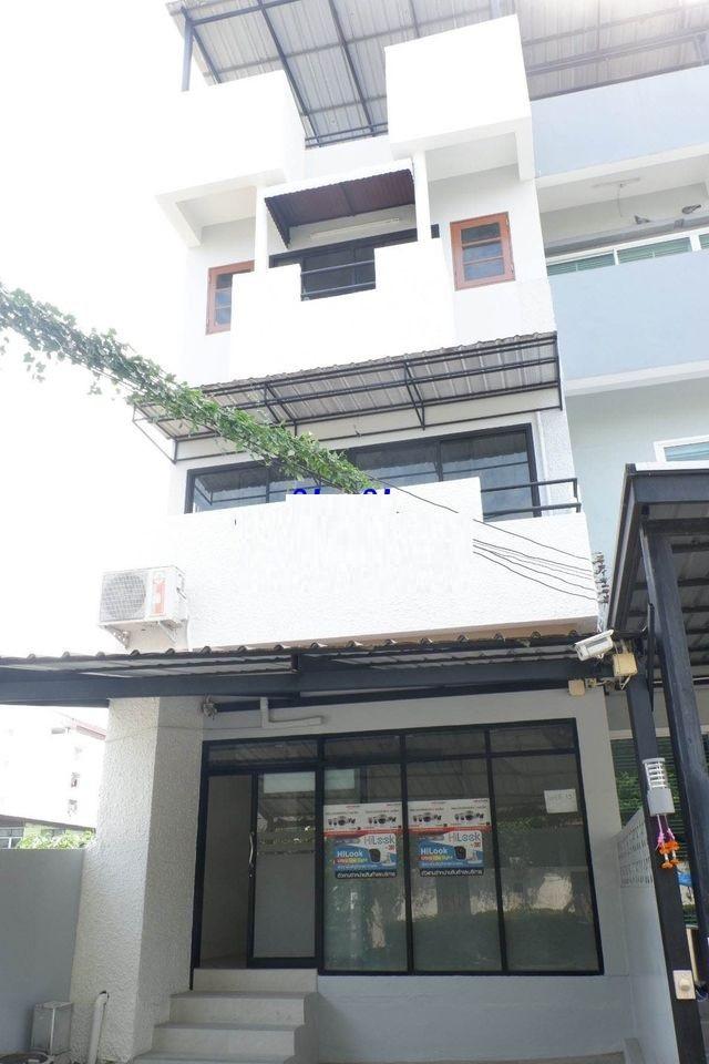  ให้เช่าอาคารพาณิชย์ 4ชั้น ซอยบางนา-ตราด21 รหัสประกาศ B886ราคา 24,000 บาทต่อเดือน ประกัน 2 ล่วงหน้า 1 สัญญา 1ปีสนใจติดต่อ คุณเอมมี่   โทร 0618959195  เบอร์นี้แอดไลน์ได้นะคะLine Add Friend  : https://line.me/ti/p/gAB4zRsgkGรหัสประกาศ B886อาคารพาณิชย์ 4 ชั้น หลังริม 1 คูหา 22 ตารางวา จำนวน 4 ห้องนอน 3 ห้องน้ำ 1 ห้องครัว มีดาดฟ้าชั้น4จอดรถได้ 1 คัน จอดรถในซอยได้ มีแอร์ 2 เครื่อง และกล้องวงจรปิดที่ตั้ง 13 ซ.บางนา-ตราด 21 แยก 19(อุดม