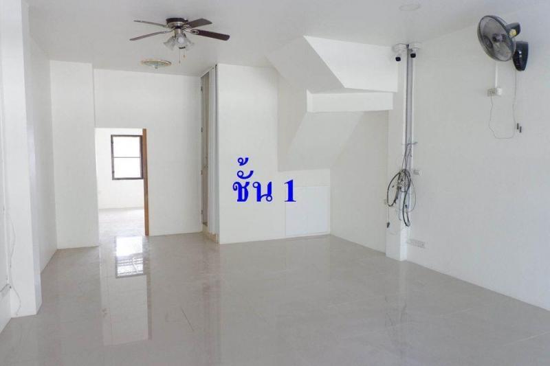 ให้เช่าอาคารพาณิชย์ 4ชั้น ซอยบางนา-ตราด21 รหัสประกาศ B886  ราคา 24,000 บาทต่อเดือน