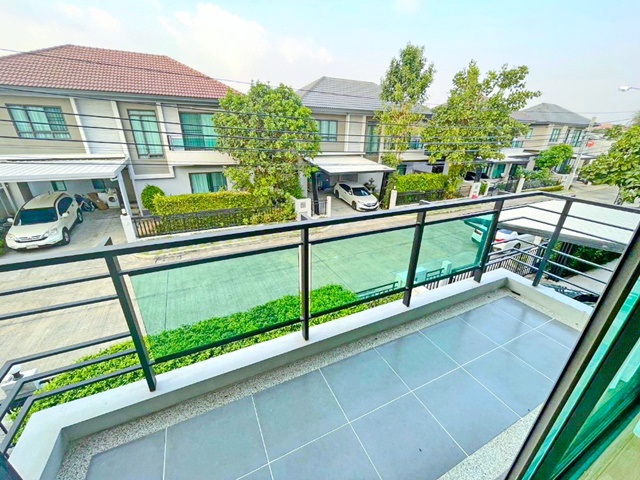 ฟิตเนส ถ.กาญจนา​ภิเษก รพ.จุฬารัตน์7 1.8 กม.สระว่ายน้ำบ้านเดี่ยว 2 ชั้น ARL บ้านทับช้าง1.2กม Stamford ให้เช่าคฤหาสน์หรู 3 นอน 3 น้ำ 195 ตร.ม.55 ตร.วา.30,998b-m  ARL BanThapChang 1.2km Stamford  The cheapest in the world. Fully fur fitness swimming pool 2-storey Lux Mansion house for rent 3 bed 3 bath 195 sq.m. 55 sq.wa. 30,998b-m Kanchanaphisek Road Chularat 7 Hospital 1.8 km.แขวงทับช้าง​ เขต​สะพานสูง​ กรุงเทพ​มหานคร​195​ ตร.ม.55 ตร.วา.3​ ห้องนอน​3​ ห้องน้ำ​1​ ห้องครัว​ 1​ ห้องนั่งเล่น2  จอดรถ​ เฟอร์นิเจอร์​ มีโซฟา​ตู้​ ตู้เสื้อผ้า​ช