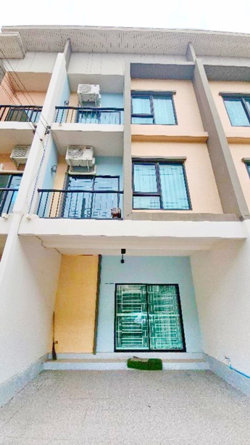 บิ๊กซี สมุทรปราการ สายสุขุมวิท BTSศรีนครินทร์ 700ม. แพรกษา ให้เช่าทาวน์โฮม 3 ชั้น 3 นอน 3 น้ำ 20 ตร.วา.161 ตร.ม. พร้อมเฟอร์ครบชุดได้ทันที  19,999 b-m รพ.สมุทรปราการ 0.9 กม.  BTS Srinakarin 700m. Phraeksa Sukhumvit Line BigC SamutPrakan 3-storey townhouse for rent 3bed 3bath 20sq.w. 161sq.m. fully fur ready 19,999 b-m near Samut Prakan Hospital 0.9 km.ถ.คลองตะเค็ตฝั่งตะวันออก ตำบลปากน้ำ อำเภอเมืองสมุทรปราการ สมุทรปราการ 20 ตร.วา.161 ตร.ม.20 sq.wa.161sq.m. 3 ห้องนอน3 ห้องน้ำ4 แอร์2 จอดรถ พร้อมเฟอร์นิเจอร์เครื่องใช้ไ�