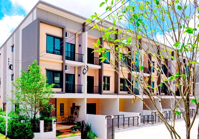 ศรีนครินทร์ บิ๊กซี BTS แพรกษา700ม.สมุทรปราการ สายสุขุมวิท ให้เช่าทาวน์โฮม 3 ชั้น 3 นอน 3 น้ำ 22 ตร.วา.165 ตร.ม. พร้อมเฟอร์ครบชุดได้ทันที  19,998 b-m รพ.สมุทรปราการ 0.9 กม.  BTS Phraeksa 700m. Srinakarin Sukhumvit Line BigC SamutPrakan 3-storey townhouse for rent 3bed 3bath 22sq.w. 165sq.m. fully fur ready 19,998 b-m near Samut Prakan Hospital 0.9 km.ถ.คลองตะเค็ตฝั่งตะวันออก ตำบลปากน้ำ อำเภอเมืองสมุทรปราการ สมุทรปราการ 20 ตร.วา.161 ตร.ม.20 sq.wa.161sq.m. 3 ห้องนอน3 ห้องน้ำ4 แอร์2 จอดรถ พร้อมเฟอร์นิเจอร์เครื่องใช้ไ�