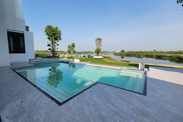 ขายบ้านคฤหาสน์ Pool​ Villaติดทะเลสาบ เนื้อที่ 3ไร่ พื้นที่ใช้สอย 1,000ตร.ม 4ห้องนอน 6ห้องน้ำ ถนนไทรน้อย นนทบุรี ราคาขาย 88 ล้านบาท