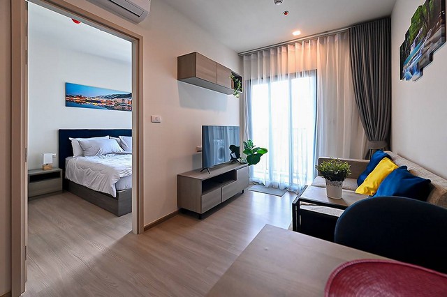 ให้เช่าคอนโด The Base เพชรบุรี-ทองหล่อ ( Owner post ) ตรงข้ามซอยศูนย์วิจัย ถ.เพชรบุรีตัดใหม่ ใกล้ MRT เพชรบุรี และ BTS ทองหล่อ ห้องว่าง ย้ายเข้าอยู่ได้ทันที -Condo rental details-1 ห้องนอน 1 ห้องน้ำ 1 ที่จอดรถ-33 ตารางเมตร , ชั้น 25-เฟอร์นิเจอร์และเครื่องใช้ไฟฟ้า : ครบค่าเช่า :  17,000 บาท (สัญญา 1 ปี)ประกัน 2 เดือน + ล่วงหน้า 1 เดือน(For Rent) The Base Phetchaburi - Thonglor พิกัด ห้วยขวาง กทม เฟอร์นิเจอร์และเครื่องใช้ไฟฟ้าครบ- 2 แอร์ - ตู