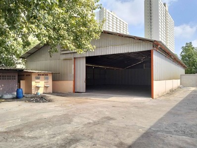  ให้เช่าโกดัง 500  ตารางเมตร มีออฟฟิศ  ห้องน้ำ   ติดถนนนวมินทร์ รถ6 ล้อเข้าได้