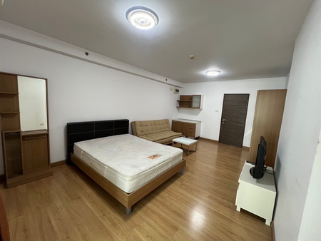 รหัสทรัพย์ : L#25603 (L081751)ศุภาลัย ปาร์ค แยกติวานนท์ ขายคอนโดฯ พร้อมผู้เช่า สามารถรับค่าเช่าต่อได้เลย        เหมาะกับนักลงทุน ทำเลดี สะดวกสบาย ใกล้รถไฟฟ้า MRT แยกติวานนท์  มีสระว่ายน้ำ   ฟิตเนส       - พื้นที่ใช้สอย 34.86  ตร.ม.        - ห้องสตูดิโอ ชั้น 11             ที่ตั้ง : ถนนติวานนท์ ตรงแยกติวานนท์ ต.ตลาดขวัญ อ.เมืองนนทบุรี จ.นนทบุรี     จุดเด่นที่น่าสนใจ- ทันสมัย ให้คุณชื่นชมกับทิวทัศน์ในมุมส