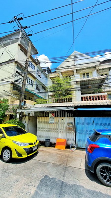 อัศวินการ์เด้น ทาวน์เฮ้าส์รีโนเวทใหม่ที่ใกล้เซ็นทรัลปิ่นเกล้าและMRTบางยี่ขัน ถ.จรัญสนิทวงศ์  แขวงอรุณอมรินทร์ เขตบางกอกน้อย กรุงเทพมหานคร