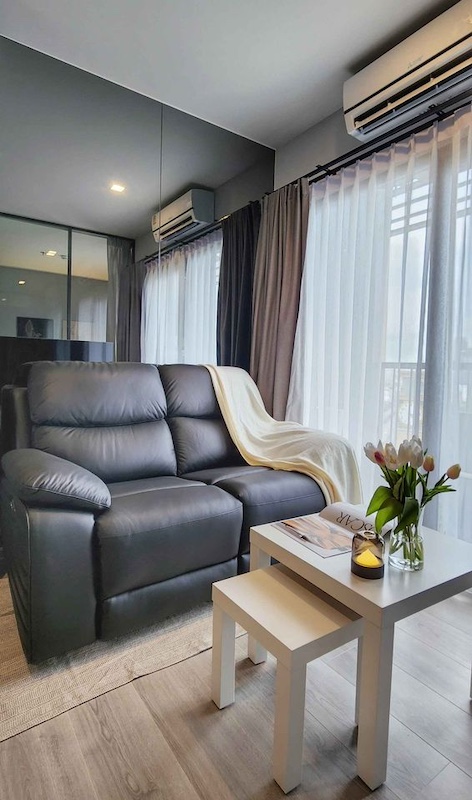 ขายที่ดินหมู่บ้านพิมุกต์ 4 เชียงใหม่ - ทำเลทองในฝันที่คุณต้องไม่พลาด! รายละเอียดที่ดิน: ขนาดที่ดิน: 88.7 ตารางวา ราคา: 35,000 บาท ต่อตารางวา มีรั้วล้อมรอบเรียบร้อย ที่ตั้ง:หมู่บ้านพิมุกต์ 4 สันพระเนตร เชียงใหม่ จุดเด่นของทำเล: ติดวงแหวนรอบสอง สงบ ร่มรื่น และเงียบสงบ เดินทางสะดวกเหมือนอยู่ในเขตอำเภอเมือง ตั้งอยู่ติดรอยต่ออำเภอเมือง สิ่งอำนวยความสะดวกในโครงการ: สร