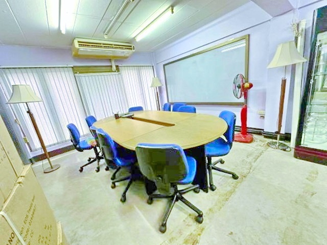 ให้เช่าอาคาร Office 172ตร.มพระราม2 ซอย 46-52 หลังเซ็นทรัลพระราม2 1กม. ชั้น 2 ทั้งชั้น พร้อม3แอร์  2นอน 3 น้ำ ตลาดบางขุนเทียน 1.7 กม.