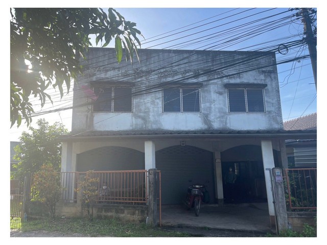   Code ID : PGCRI-LB-A-660045  ราคา  2,150,000  บาท ▸ เนื้อที่ 1 งาน 9.80 ตร.ว  พื้นที่ใช้สอย 270.5 ตร.ม.   ▸ 3 ห้องนอน 2 ห้องน้ำ    ▸ 1 ที่จอดรถ   บ้านหันไปทางทิศตะวันตก  พิกัดทรัพย์ : https://maps.app.goo.gl/sq145JCPo3g5Tqx9A  สถานที่ใกล้เคียง ▸ใกล้  เซ็นทรัล เชียงราย ▸ใกล้  โรงพยาบาลเกษมราษฎร์ ศรีบุรินทร์ ▸ใกล้  วัดพระธาตุดอยเขาควายแก้ว ▸ใกล้  ถนนคนเดินเชียงราย  สอบถามเพิ่มเติม / นัดชม โทร. 097-419-5982(พลอย) โทร. 096-932-4624(ออมสิน) Line : @panaya (มี@ด้านหน้า)  