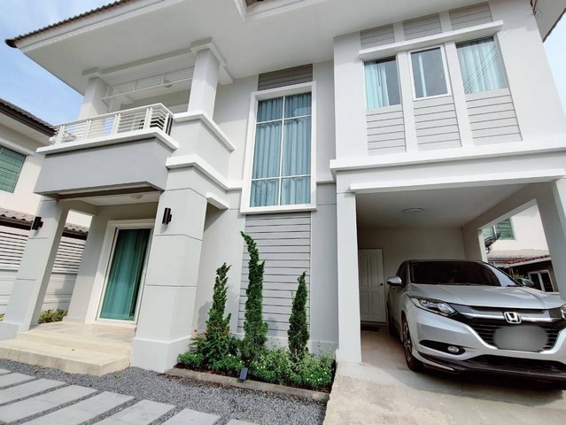 ให้เช่า บ้านเดี่ยว2ชั้น 52ตรว.สภาพใหม่กิ๊บ- 3ห้องนอน ‭2ห้องน้ำ  - 1ห้องครัว 1ห้องรับแขก- แอร์2เครื่อง เฟอร์นิเจอร์ครบครัน ชุดโซฟาห้องรับแขก พร้อมตู้sideboard สำหรับวางทีวี -โต๊ะทานข้าว –ห้องครัวบิวอิน ตู้เย็น ,ฟูก +เตียงนอนได้2ห้อง (อีกห้องโล่งไม่มีฟูก เตียง)-มีรปภ. 24 ชม. ระบบคีย์การ์ด อยู่ถนนลาดกระบัง-ร่มเกล้าใกล้ สถาบันเทคโนโลยีพระจอมเกล้า-ลาดกระบัง, วัดทิพพาวาส,มหาวิท