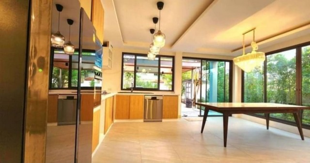 ให้เช่าพูลวิลล่าสวย 2 ชั้น โมเดิร์น วิวภูเขาสวย ใกล้ตลาดสามแยก สันทราย