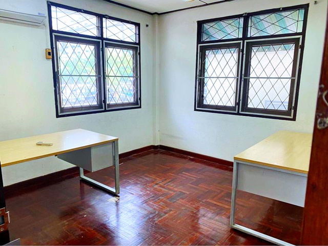 Home office ใกล้มาก MRTลาดพร้าว  MRTรัชดา250 ม. 4 นอน 550ม.ให้เช่าบ้านเดี่ยว 2 ชั้น ลาดพร้าว32-38