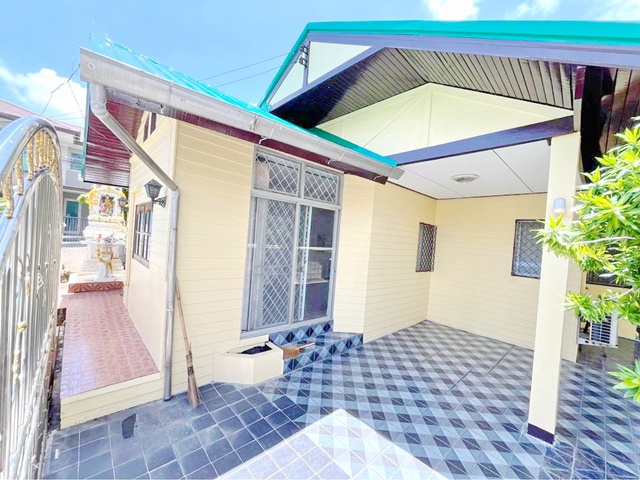 อิมพีเรียลเวิลด์  บ้านเดี่ยวชั้นเดียว 208 ตร.ม.BTS ปู่เจ้า 1.9 กม. MRT ทิพวัล 0.4 กม.52 ตรว.3 นอน 2 น้ำ 14,999 b-m ซ.หมู่บ้านทิพวัล 30-34  เดินทางสะดวก  มีถนนทะลุเข้าออกได้หลายทาง  BTS PuChao 1.9 km. MRT Thipwan 0.4km. Imperial World Samrong single-storey house 208 sq.m. 52 sq.wa. 3 bed 2 bath 14,999 b-m Soi Mu Ban Thipwan 30-34 convenient transportation with many access roadsแยก - เทพารักษ์  แยก - สำโรงถนนเทพารักษ์ตำบลเทพารักษ์ อำเภอเมืองสมุทรปราการ สมุทรปราการ 208 ตร.ม.52 ตรว.208 sq.m. 52 sq.wa. 3 ห้องนอน2 ห้องน้ำ1 ห้องทำงาน1 ห้องโถ�