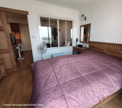 รายละเอียด  ขายห้องคอนโดลุมพินี เพลส นราธิวาส-เจ้าพระยา พื้นที่ใช้สอย 48 ตร.ม 1ห้องนอน 1ห้องน้ำ เฟอร์ครบ ถนน พระราม 3 ราคาขาย 4.5ล้านบาท สิ่งอำนวยความสะดวก สระว่ายน้ำขนาดใหญ่ เห็นวิวแม่น้ำเจ้าพระยา ฟิตเนสชาวน่า สวนสาธารณะขนาดใหญ่ ศูนย์อาหาร ร้านกาแฟ ร้านสะดวกซื้อเซเว่นอีเลฟเว่น ตู้เสื้อผ้าหยอดเหรียญ ร้านซักรีด ร้านสปานวด คนอื่นอีกมากมาย โครงการติดถนนพระราม 3