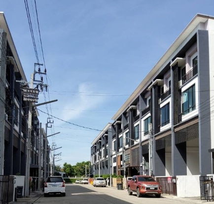 ให้เช่าและขาย ทาวน์โฮม3 ชั้น หมู่บ้าน ซิตี้ลิงค์ พระราม9 ศรีนครินทร์ 