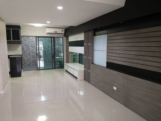 ให้เช่าทาวน์โฮมพฤกษาวิลล์ 68  ซอยวัดสีสุข เข้าออกได้2ทาง ทั้งถนนเอกชัย และพระราม2  ซอย28