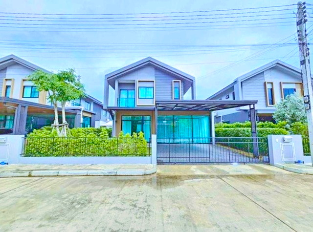 ถ.รร.วัดไพร่ฟ้า 1.7 กม. เฟอร์ครบ บ้านเดี่ยว 2 ชั้น 3นอน 2น้ำ 165 ตร.ม. 55ตร.ว. 34,999b-m ตลาดพวงสว่าง345 3.3 กม.  โลตัส วัดไพร่ฟ้า 4 กม.  Ratchaphruek Rd. WatPhraiFa Sch 1.7km. 2-storey detached house 3bed 2bath 165sq.m. 55sq.wa. 34,999b-m PhuangSawang Market 345 3.3 km. Lotus WatPhraiFa 4km.โลตัส วัดไพร่ฟ้า 4 กม.  แยก - ขุนมหาดไทย  ตำบลบางเดื่อ อำเภอเมืองปทุมธานี ปทุมธานี 165 ตร.ม. 55ตร.ว.165sq.m. 55sq.wa. 3 ห้องนอน 2 ห้องน้ำ1 ห้องกระจก2 จอดรถเฟอร์ตามรูปClubhouse สนามเด็กเล่นสระว่ายน้ำระบบเกลือ + สระเด็ก Fitness Room สวนส�