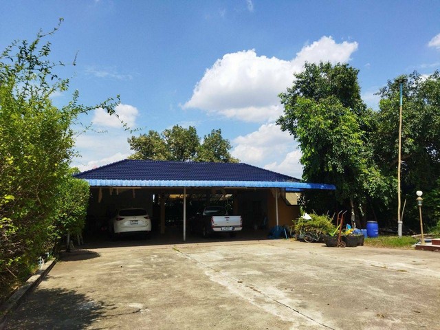 ขายถูกบ้านหรู 2 ชั้นบิ้วอินทั้งหลัง พร้อมอยู่ เนื้อที่ 13 ไร่ 5นอน 6น้ำ เมืองนครราชสีมา