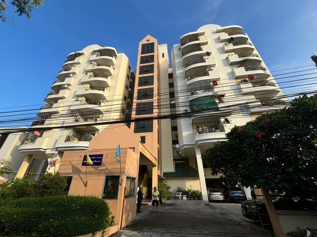 LVPU52863 ให้เช่า คอนโด พื้นที่ใหญ่ The Living Condo” @สุขุมวิท 64 เดอะ ลิฟวิ่ง ทาวเวอร์ สุขุมวิท 64/1ราคาเช่า : 12,500 บาท/เดือน   ที่ตั้ง : พระโขนงใต้ พระโขนง กรุงเทพมหานครชื่อโครงการ : เดอะ ลิฟวิ่ง ทาวเวอร์ สุขุมวิท 64/1 / The Living Condo” @สุขุมวิท 64รายละเอียด :- ขนาด 64 ตร.ม.- ชั้น 6- 2 ห้องนอน - 2 ห้องน้ำ - 1 ห้องนั่งเล่น - เฟอร์นิเจอร์พร้อมอยู่สิ่งอำนวยความสะดวก : - สระว่ายน้ำ- ฟิตเนส- มีการรักษาความปลอดภัย (รปภ.)ส