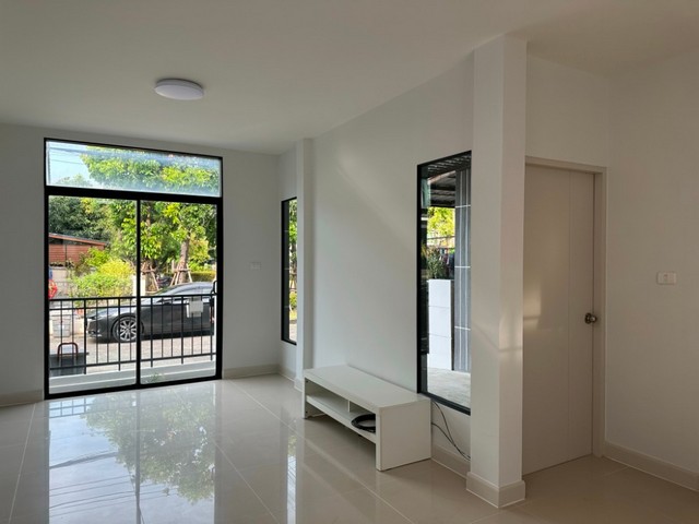 ให้เช่า ทาวน์เฮาส์ 2 ชั้น โครงการเดอะวิลล่า บางบัวทอง ติดถนนกาญจนาภิเษก ใกล้รถไฟฟ้าสายสีม่วง