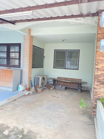 ขายทาวน์เฮาส์ 1ชั้นใกล้หาดเพชร ปึกเตียนจ.เพชรบุรี ขายตามสภาพ ราคาดีมากขายต่ำกว่าราคาประเมินเหมาะอยู่อาศัย/รีโนเวทขายหรือให้เช่า