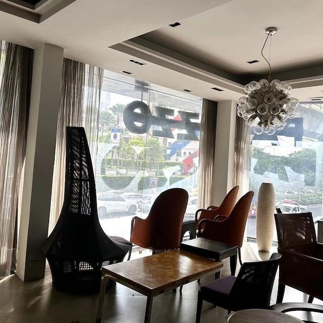 ให้เช่าอาคารพาณิชย์ 3 ชั้น + ชั้นลอย ซอยสุขุมวิท 43  ติดถนนสุขุมวิทห้องหัวมุม พืนที่ใช้สอย 393.75ตารางเมตร ทำเลดีมาก