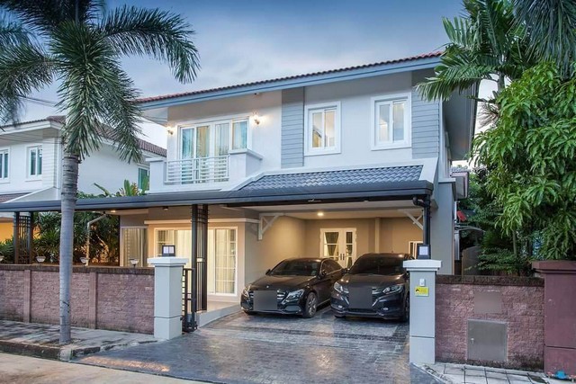 ให้เช่าบ้านเดี่ยว 2 ชั้น โครงการคาซ่าวิลล์ วัชรพล-สุขาภิบาล5 กทม.ใกล้ทางด่วนสุขาภิบล5 ใก้ลรถไฟฟ้าสายสีเขียวทำเลดีติดถนนใหญ่สุขาภิบาล5 เชื่อมต่อพหลโยธิน รามอินทรา วัชรพล สายไหมบ้านสวยใหม่มาก พร้อมเข้าอยู่ทันที บรรยากาศดี เงียบสงบ รายละเอียด :- 4 ห้องนอน ,1ห้องทำงาน ,3 ห้องน้ำ 1ห้องน้ำ- 2 ที่่จอดรถ- แอร์ 4 เครื่อง , เครื่องทำน้ำอุ่น 2 เครื่อง , ปั้มน้ำ , แท้งค์น้ำ- เฟอร์น