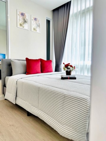 ให้เช่าคอนโด โครงการ เดอะสกาย สุขุมวิท 35 ตรม ชั้น4 ห้องใหม่พร้อมเข้าอยู่ชั้น 4 ตึก C/B2 ขนาด 35 ตร.มอุปกรณ์ภายในห้อง1. ทีวีพร้อมชั้นวาง2. ตู้เย็น3. ไมโครเวฟ4. เตาไฟฟ้า5. ฮูดดูดควัน6. built in ครัว7. โซฟาพร้อมโต๊ะกลาง8. โต๊ะทานข้าวพร้อมชุดจาน9. ฟิล์ม กันแสงในครัว10. ม่านกันแสงทั้ง 2 ห้อง11. เครื่องซักผ้า12. เครื่องปรับอากาศ 2 ตัว13. โต๊ะทำงาน14. ตู้เสื้อผ้า15. เตียงนอน 5 ฟุตพร้อมฟูกและเครื่องน