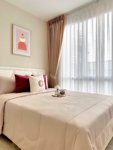 ให้เช่าคอนโด โครงการ เดอะสกาย สุขุมวิท 35 ตรม ชั้น2 ห้องใหม่พร้อมเข้าอยู่ชั้น 2 ตึก C/B2 ขนาด 35 ตร.มอุปกรณ์ภายในห้อง1. ทีวีพร้อมชั้นวาง2. ตู้เย็น3. ไมโครเวฟ4. เตาไฟฟ้า5. ฮูดดูดควัน6. built in ครัว7. โซฟาพร้อมโต๊ะกลาง8. โต๊ะทานข้าวพร้อมชุดจาน9. ฟิล์ม กันแสงในครัว10. ม่านกันแสงทั้ง 2 ห้อง11. เครื่องซักผ้า12. เครื่องปรับอากาศ 2 ตัว13. โต๊ะทำงาน14. ตู้เสื้อผ้า15. เตียงนอน 5 ฟุตพร้อมฟูกและเครื่องน