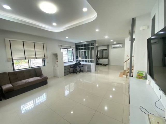 ให้เช่า บ้านเดี่ยวหลังใหญ่ แปลงมุม มณีรินทร์ ไพรเวซี่-ศรีราชา TP-H0563